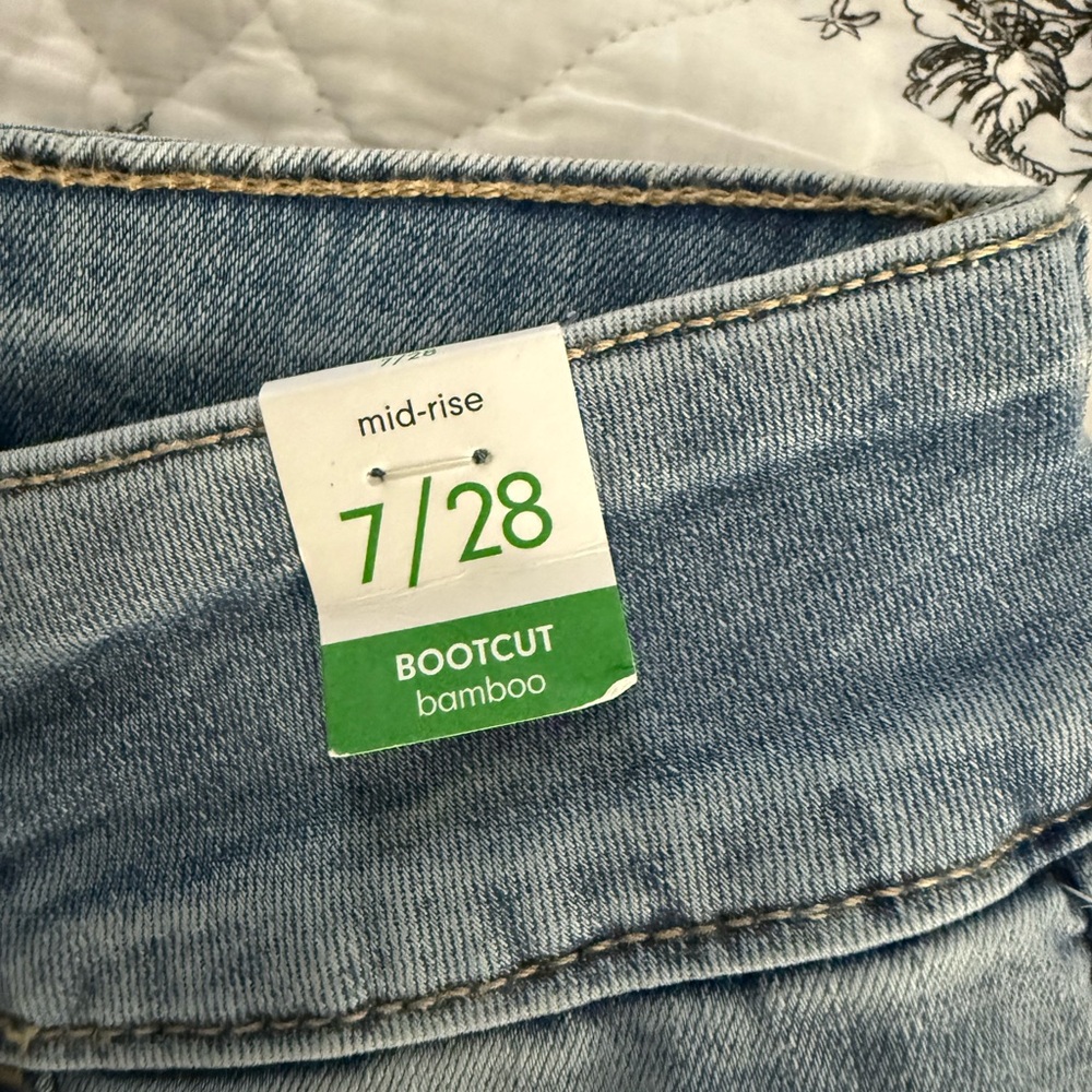 RE Generation by Celebrity Pink Bootcut Jeans - Picture 5 of 5